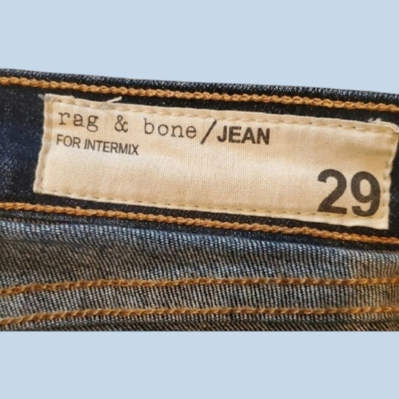 rag & bone skinny capri jeans in a classic medium wash denim. Size 29. - Picture 3 of 7